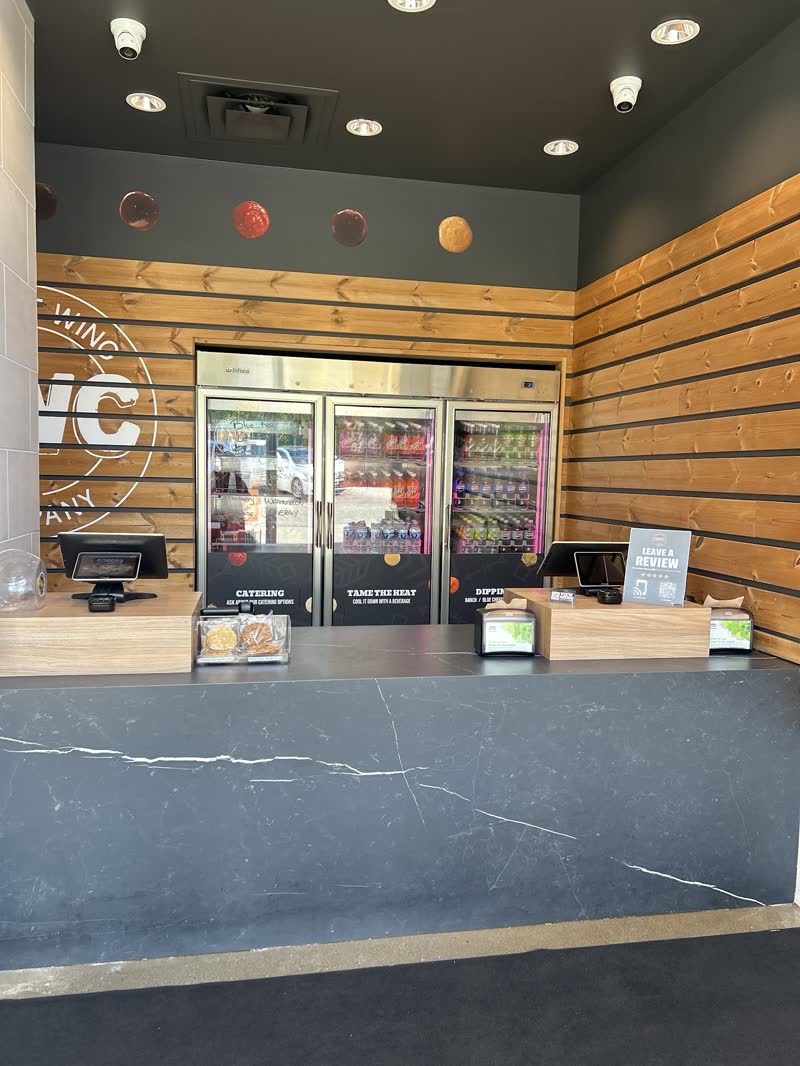 Detroit Wing Company, Burger Joint in Royal Oak